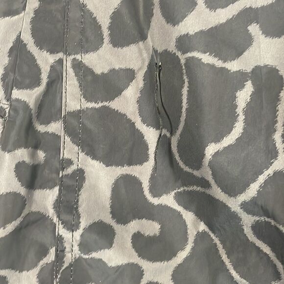 🍍Hawke & co animal print rain jacket - Picture 6 of 7